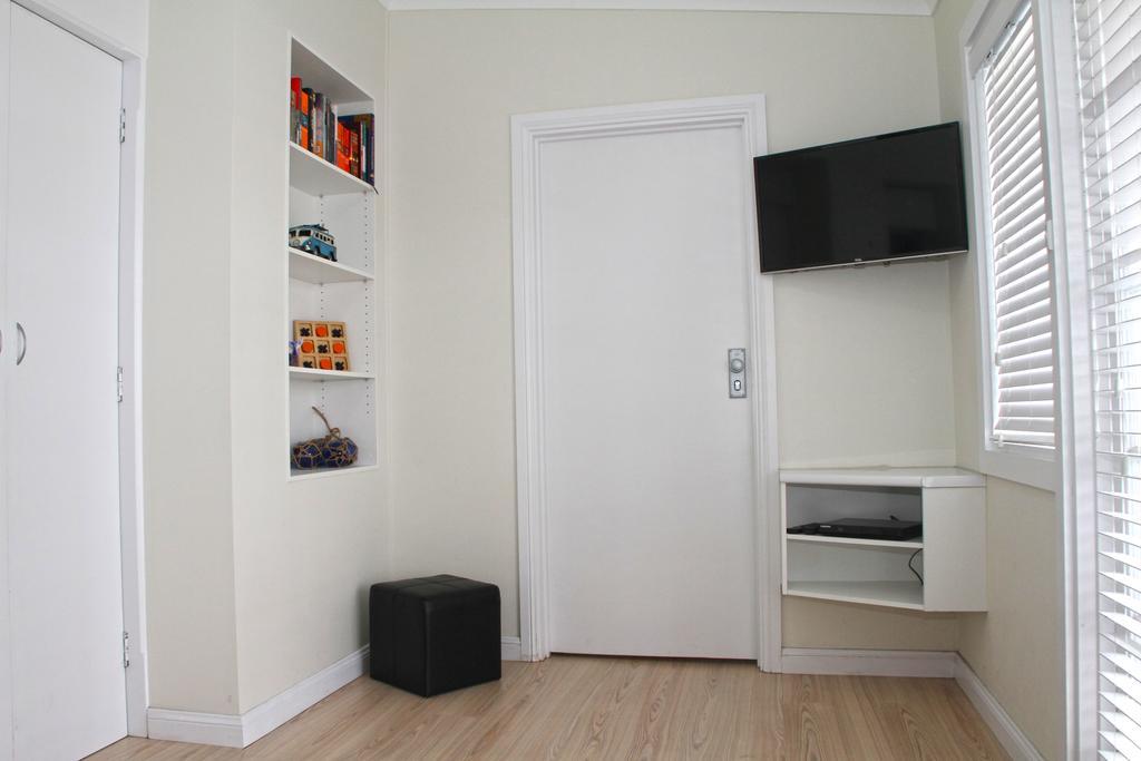 Smugglers Inn Studio Apartments Victor Harbor Exterior photo